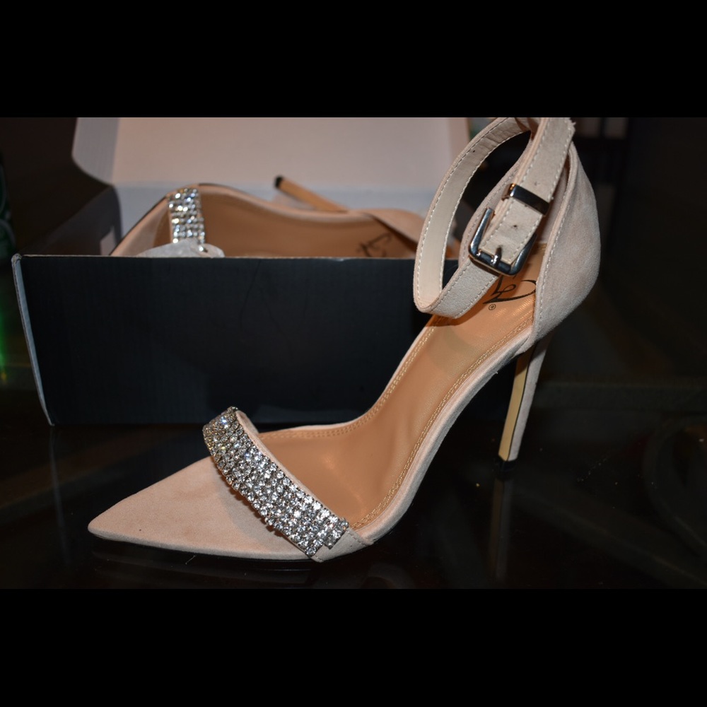 BRAND NEW nude heels